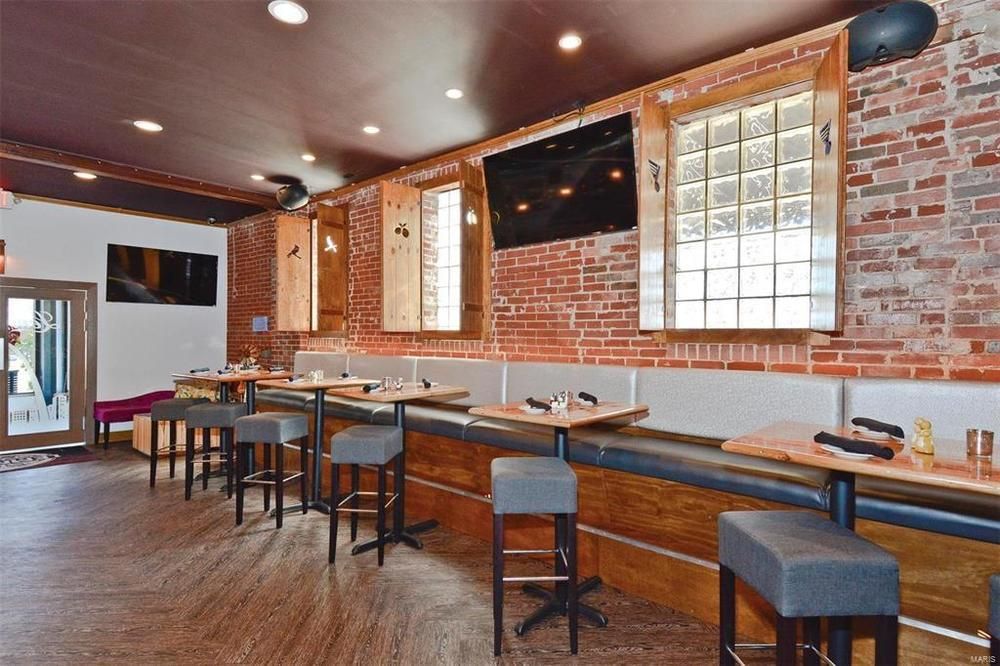 Restaurant & Sports Bar: 5800 Gravois Ave, Saint Louis, MO 63116